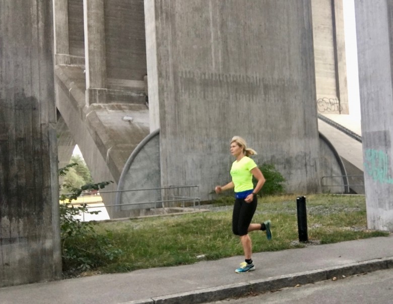 Sprang hem från jobbet i fredags med tunga, trötta ben. En sån där dag när man undrar vad man håller på med. Tur att endorfinerna ändå infinner sig efteråt :)